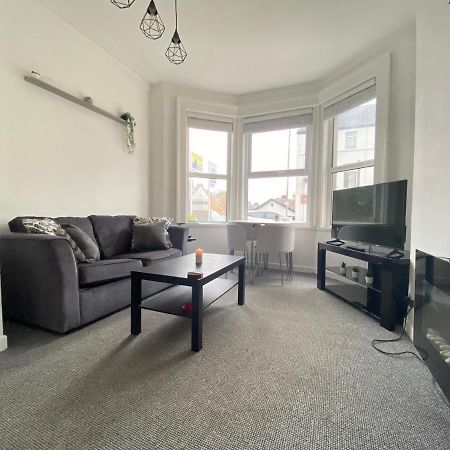 Cheap & Cheerful Apartment Near Bangor Marina エクステリア 写真