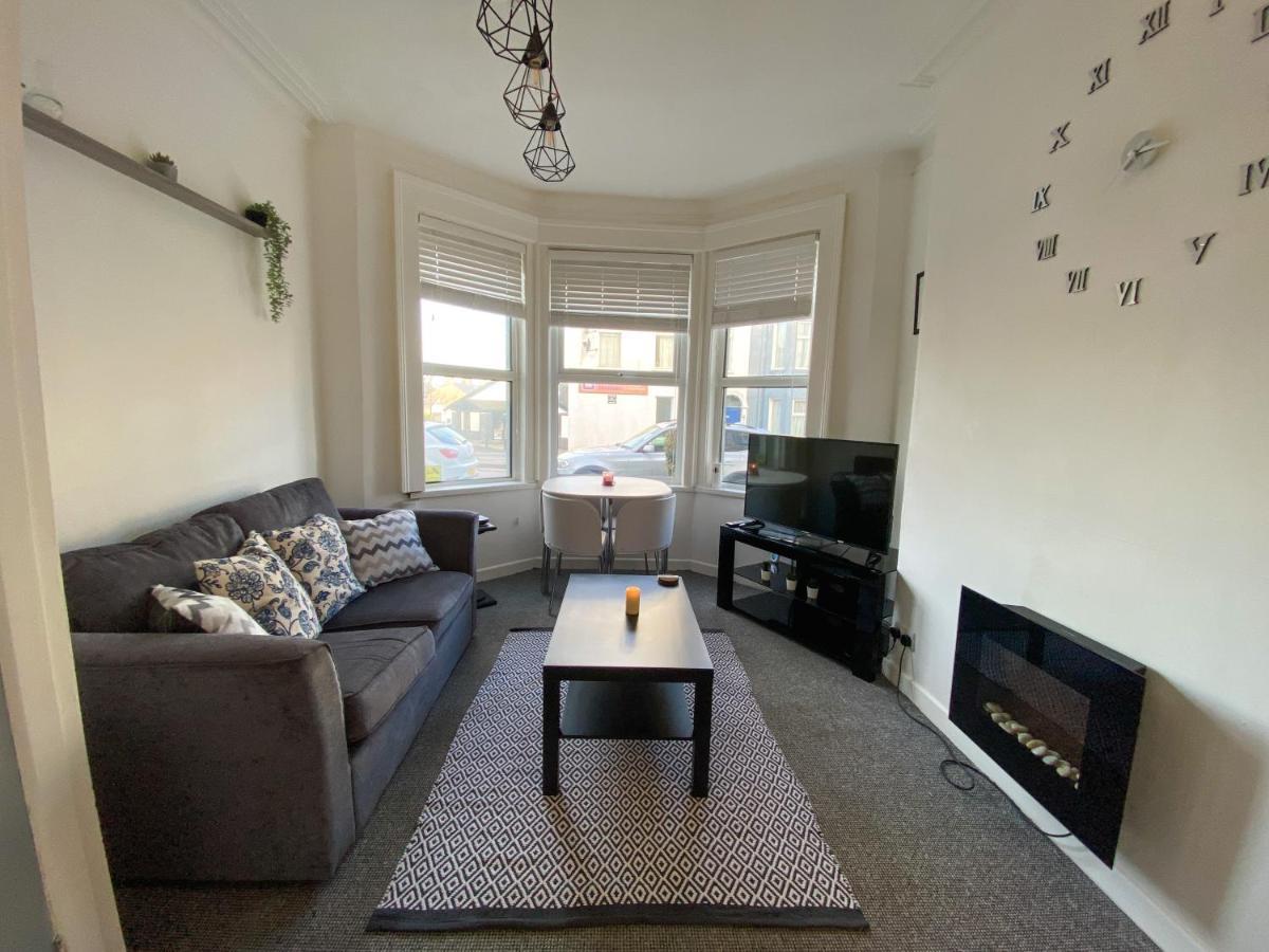 Cheap & Cheerful Apartment Near Bangor Marina エクステリア 写真