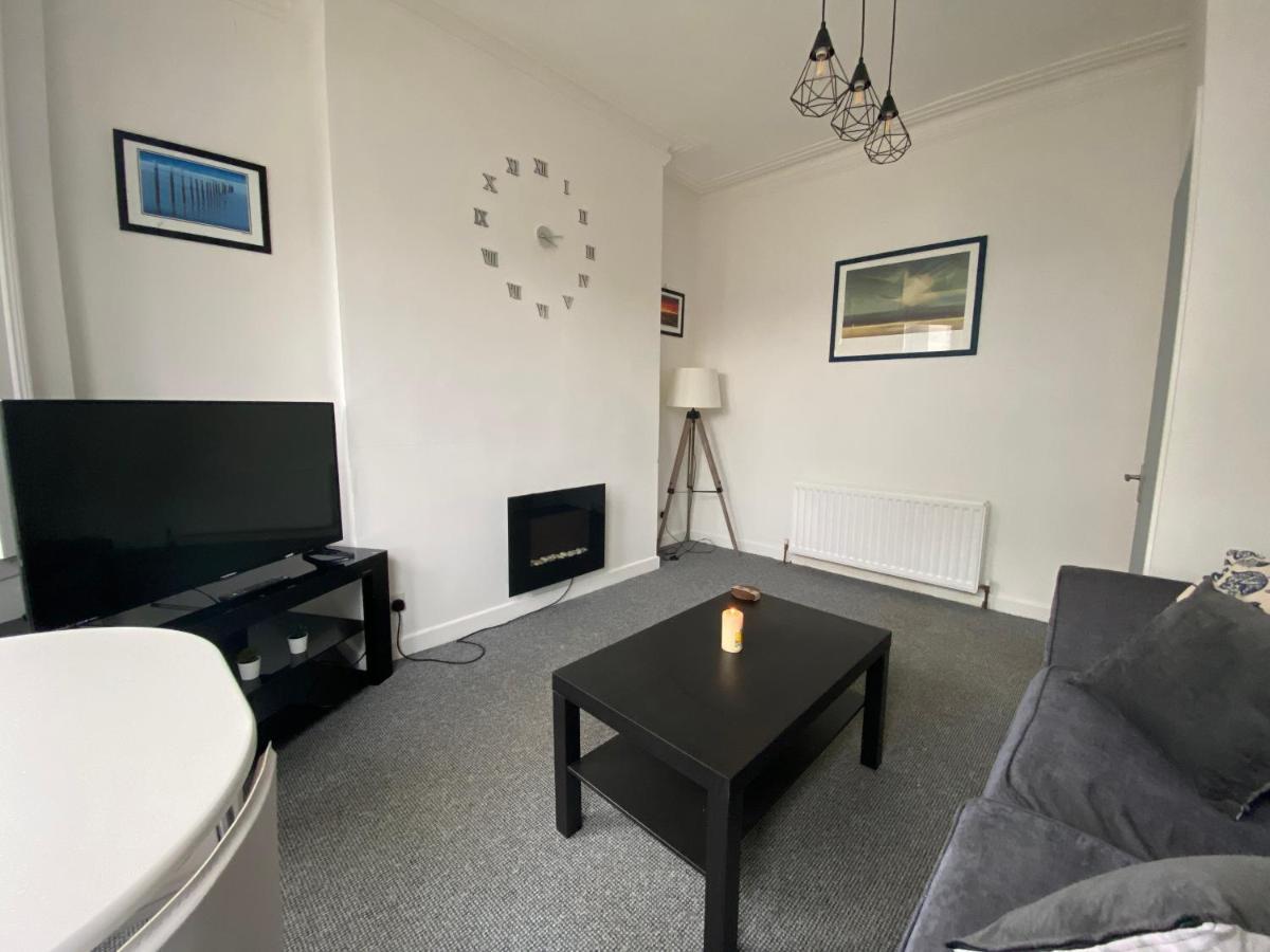 Cheap & Cheerful Apartment Near Bangor Marina エクステリア 写真
