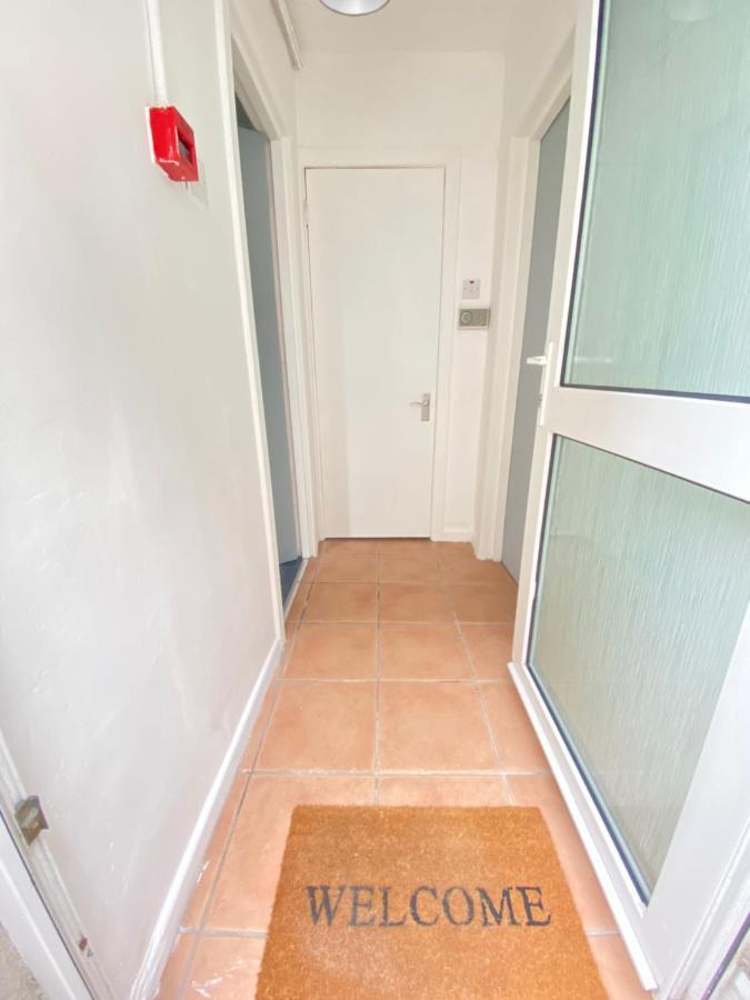 Cheap & Cheerful Apartment Near Bangor Marina エクステリア 写真