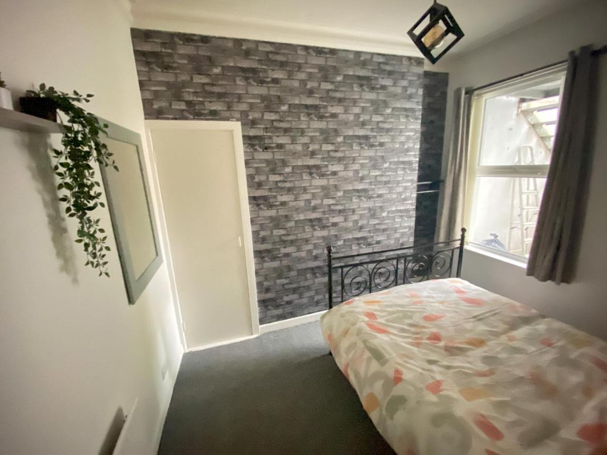 Cheap & Cheerful Apartment Near Bangor Marina エクステリア 写真